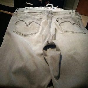 Women Levi's straight leg jeans